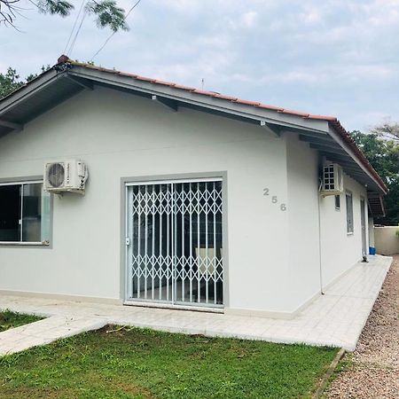 Casa De 03 Dormitorios No Centro De Bombinhas Dış mekan fotoğraf